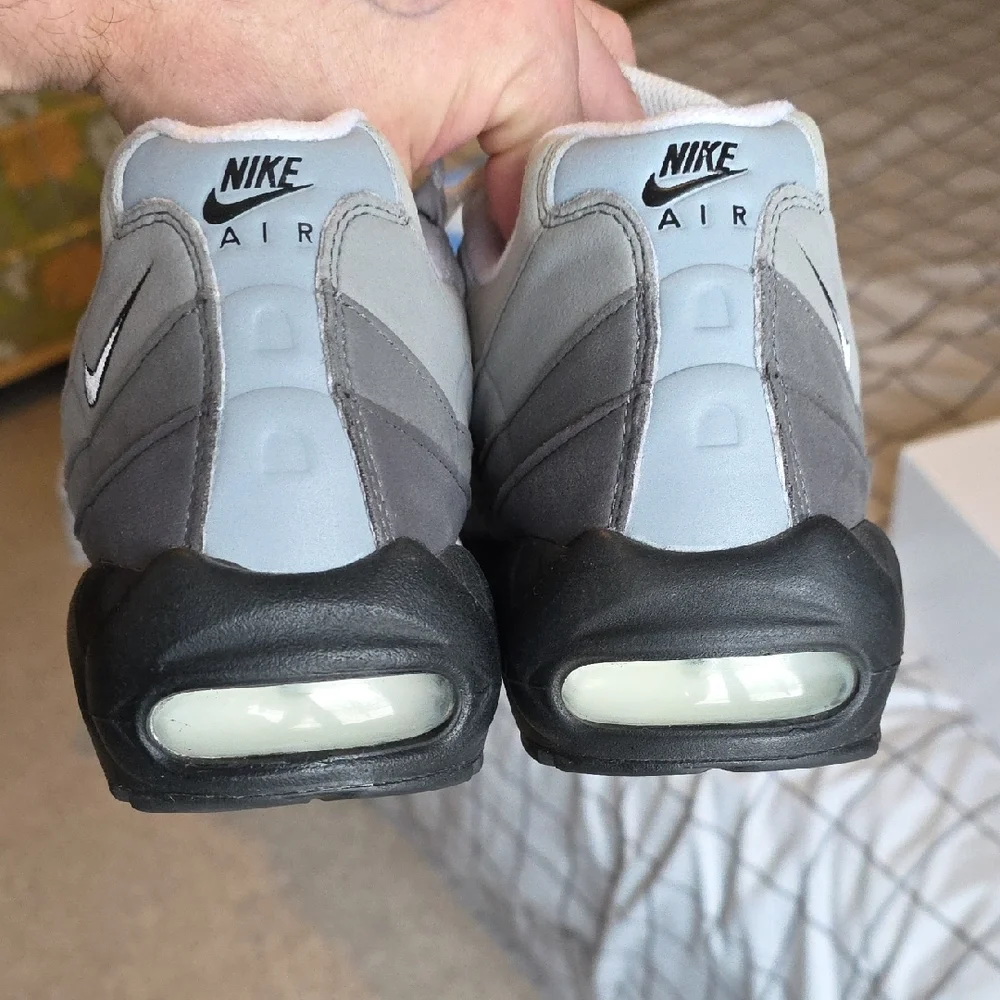 Nike Air Max 95 Gray White Sneakers - Picture 5 of 11